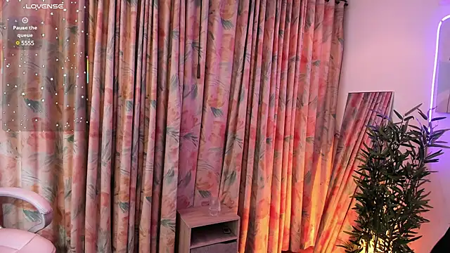 Snapshot of aisha_bx chatting on 02.21.25 aisha bx online show from 02.21.25