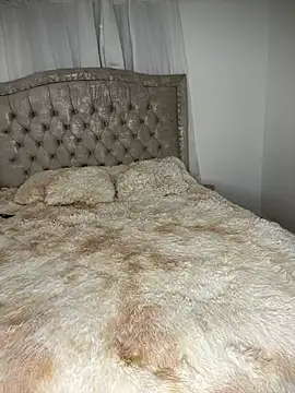 MollySanders    online show from 12.20.24