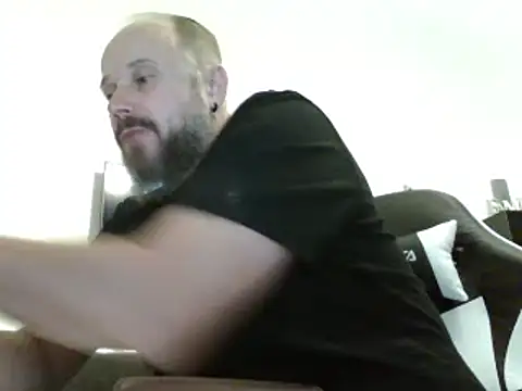 Snapshot of FROL83 chatting on 07.04.26 FROL83 online show from 07.04.26