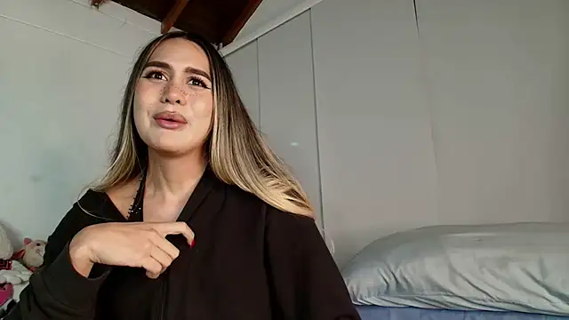 Snapshot of sahara_sweet00 chatting on 12.18.24 sahara sweet00 online show from 12.18.24