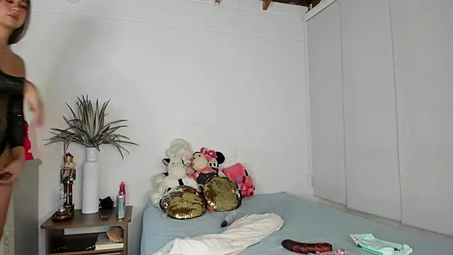 Snapshot of sahara_sweet00 chatting on 02.12.25 sahara sweet00 online show from 02.12.25