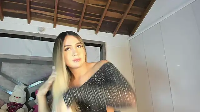 Snapshot of sahara_sweet00 chatting on 09.18.25 sahara sweet00 online show from 09.18.25