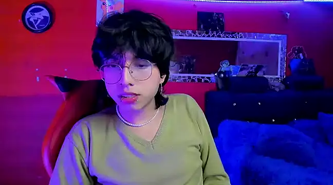 Snapshot of AnggelONfiree chatting on 12.20.24 AnggelONfiree online show from 12.20.24