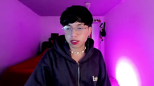 Snapshot of AnggelONfiree chatting on 11.14.25 AnggelONfiree online show from 11.14.25