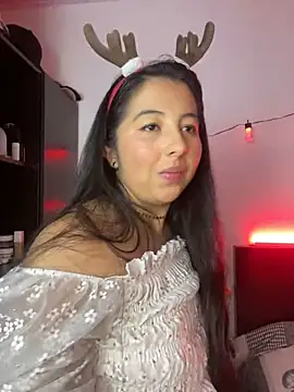 Snapshot of Isa_bel chatting on 12.26.24 Isa bel online show from 12.26.24