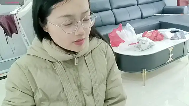 luoxuwen online show from 02.21.25