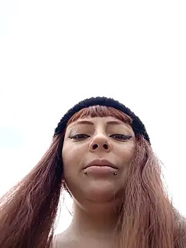 Snapshot of madelaine- chatting on 02.26.25 madelaine- online show from 02.26.25