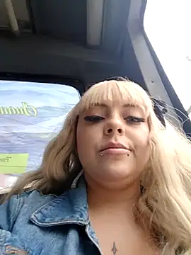 Snapshot of madelaine- chatting on 03.05.25 madelaine- online show from 03.05.25