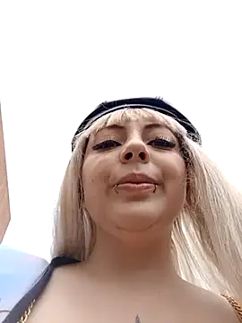 Snapshot of madelaine- chatting on 03.14.25 madelaine- online show from 03.14.25