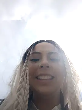 Snapshot of madelaine- chatting on 10.16.25 madelaine- online show from 10.16.25