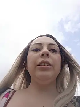 Snapshot of madelaine- chatting on 11.10.25 madelaine- online show from 11.10.25