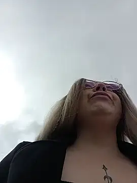 madelaine- online show from 04.20.26