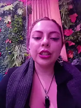Snapshot of madelaine- chatting on 06.06.26 madelaine- online show from 06.06.26