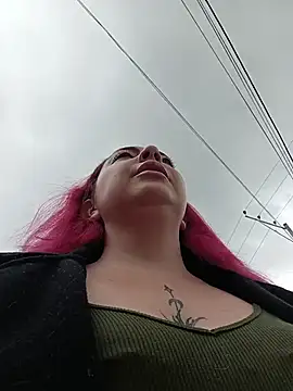 Snapshot of madelaine- chatting on 06.15.26 madelaine- online show from 06.15.26