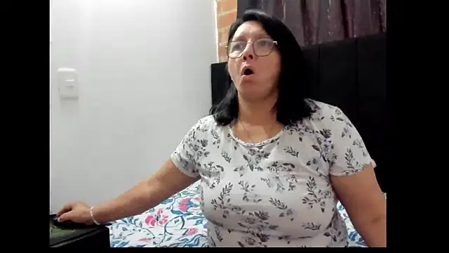 Evaaross 2345 online show from 01.20.25