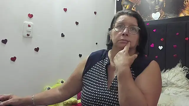 Evaaross 2345 online show from 04.15.26