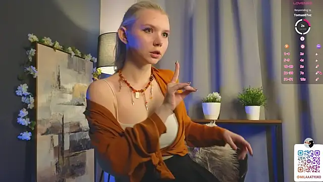 DaisyElmers online show from 02.03.25