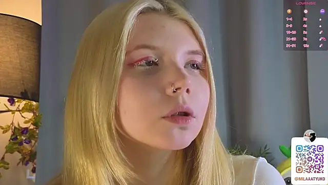 DaisyElmers online show from 02.04.25