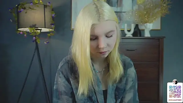 DaisyElmers online show from 02.23.25