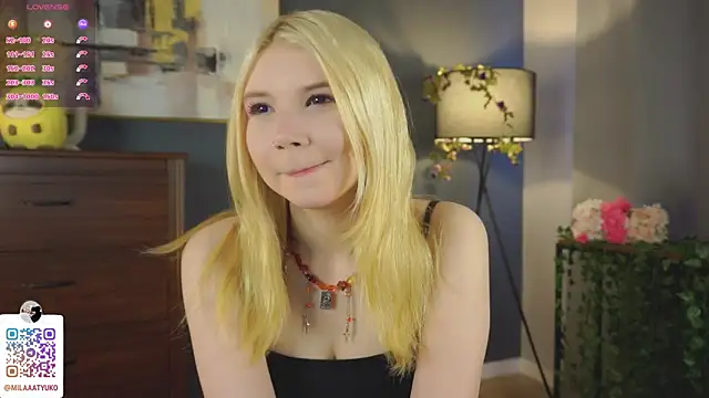 DaisyElmers online show from 03.03.25