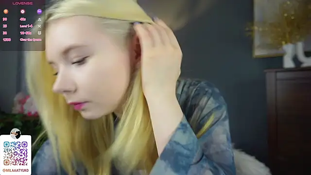 DaisyElmers online show from 03.18.25