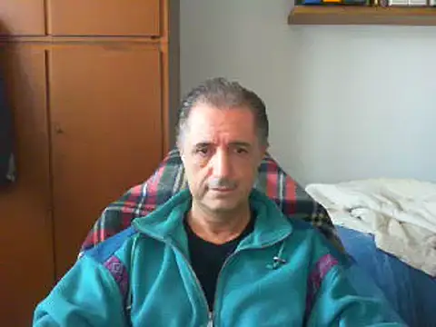 Snapshot of lliuk70mi chatting on 11.25.25 lliuk70mi online show from 11.25.25