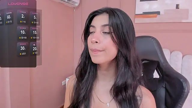 Snapshot of zia_cooper chatting on 04.19.26 zia cooper online show from 04.19.26