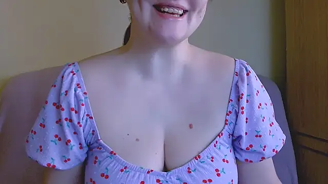 Snapshot of ChubbyMaia chatting on 03.09.25 ChubbyMaia online show from 03.09.25