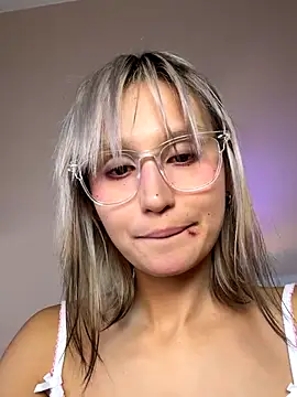 Snapshot of bigbabykiki chatting on 10.04.25 bigbabykiki online show from 10.04.25