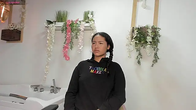 Snapshot of cute_mia23 chatting on 01.06.25 cute mia23 online show from 01.06.25