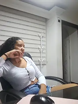 Snapshot of cute_mia23 chatting on 01.28.25 cute mia23 online show from 01.28.25