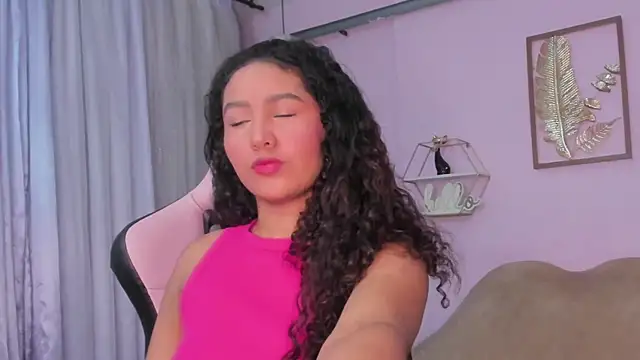 Snapshot of cute_mia23 chatting on 03.13.25 cute mia23 online show from 03.13.25