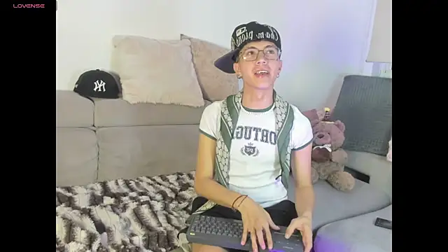 Snapshot of Justyn_Ross chatting on 07.04.26 Justyn Ross online show from 07.04.26