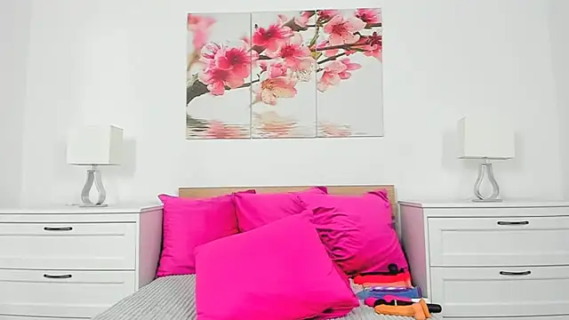 TiaRussel online show from 02.27.26