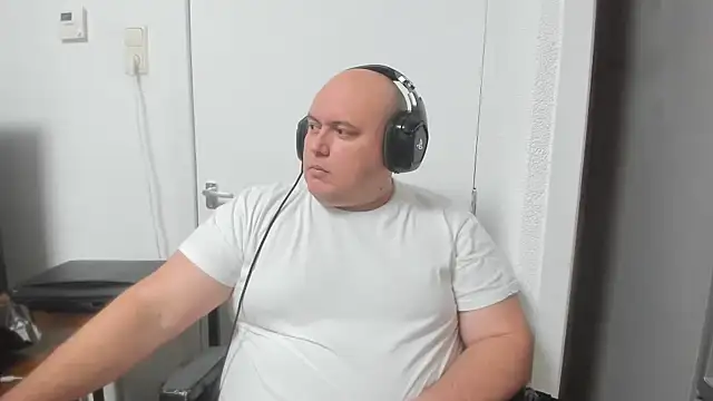 BigromeoXX online show from 12.27.24