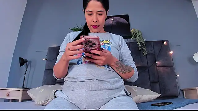 Snapshot of DulceAurora__ chatting on 02.20.26 DulceAurora online show from 02.20.26