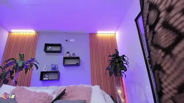 Aixaa charles online show from 04.15.26