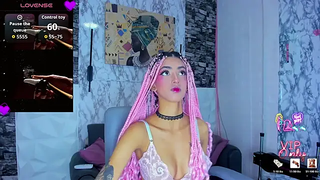 Snapshot of Queen_Cuarxxo chatting on 04.24.26 Queen Cuarxxo online show from 04.24.26