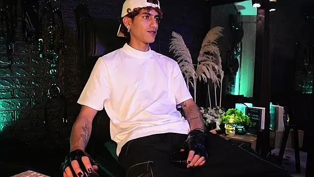 Snapshot of DemonKush-- chatting on 10.29.25 DemonKush-- online show from 10.29.25