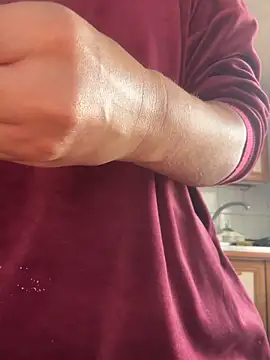 EmaSkyes online show from 09.14.25