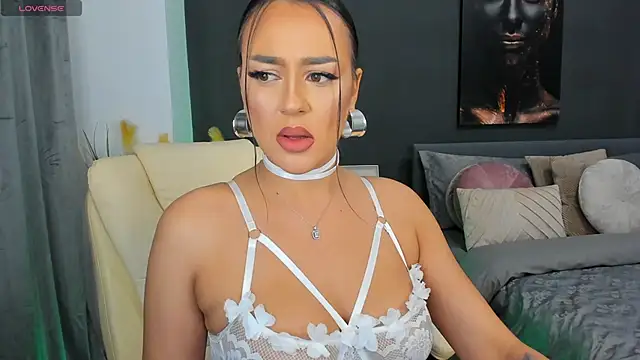 Sonia  Rey online show from 01.07.25