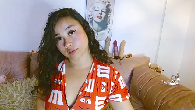 Snapshot of hinataleecs chatting on 12.27.24 hinataleecs online show from 12.27.24