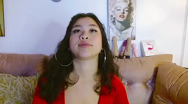 Snapshot of hinataleecs chatting on 02.05.25 hinataleecs online show from 02.05.25