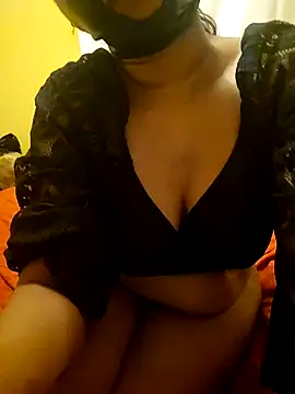 Snapshot of yourdirtyslut69 chatting on 12.12.24 yourdirtyslut69 online show from 12.12.24