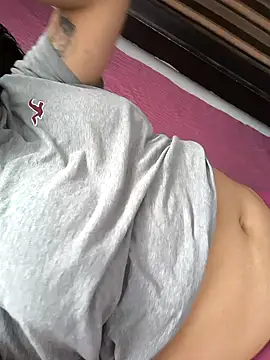 Snapshot of EmpaticBolillo chatting on 10.16.25 EmpaticBolillo online show from 10.16.25