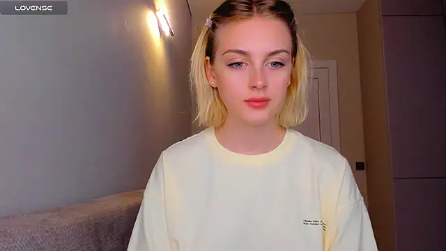 Snapshot of pretty_girlnextdoor chatting on 12.07.24 pretty girlnextdoor online show from 12.07.24