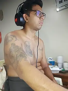 Snapshot of FitGeorge chatting on 03.16.26 FitGeorge online show from 03.16.26