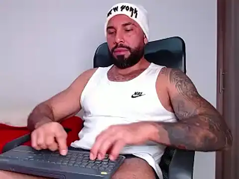 Snapshot of roman_muscle chatting on 02.12.25 roman muscle online show from 02.12.25