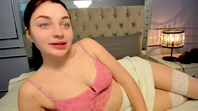 Snapshot of AngelinaWett chatting on 02.22.25 AngelinaWett online show from 02.22.25