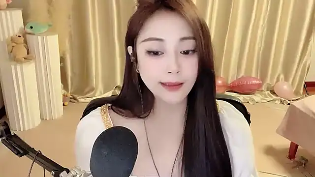 Snapshot of Daisy-77 chatting on 02.08.25 Daisy-77 online show from 02.08.25